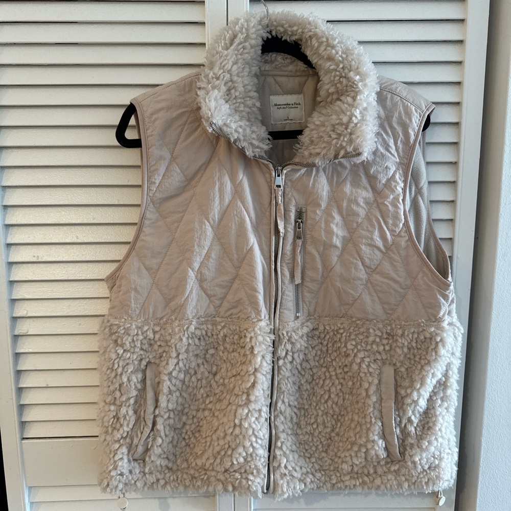 Abercrombie & Fitch Cream Quilted Vest